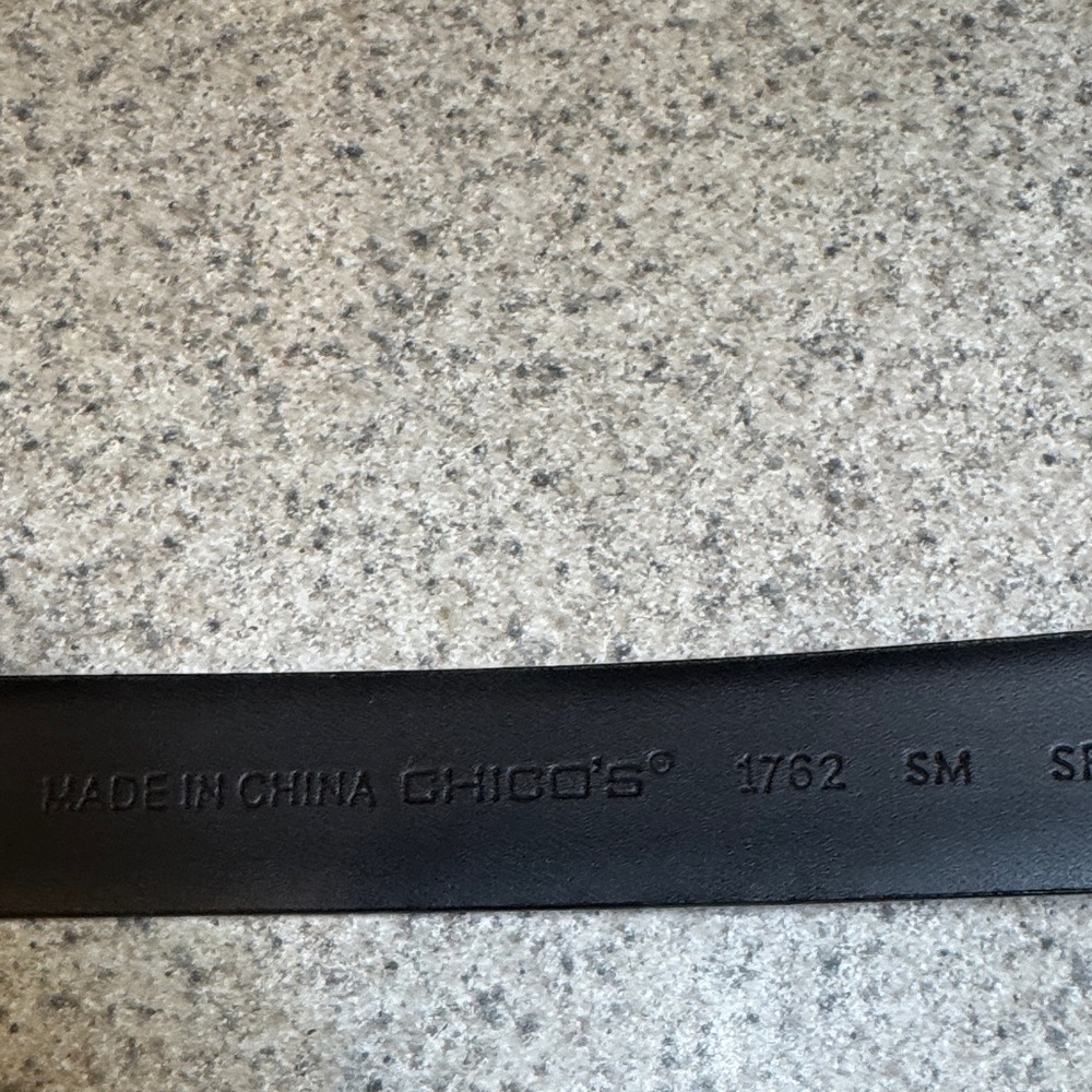 Elegant Black Leather Belt with Silver Buckle - Picture 5 of 6